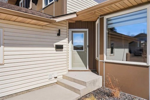 42 Sunvista Crescent Se, Calgary, AB - Outdoor With Exterior