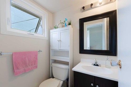 5412 14 Avenue Se, Calgary, AB - Indoor Photo Showing Bathroom