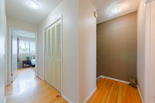5412 14 Avenue Se, Calgary, AB - Indoor Photo Showing Other Room