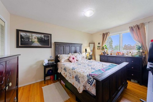 5412 14 Avenue Se, Calgary, AB - Indoor Photo Showing Bedroom