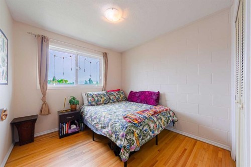 5412 14 Avenue Se, Calgary, AB - Indoor Photo Showing Bedroom