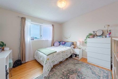 5412 14 Avenue Se, Calgary, AB - Indoor Photo Showing Bedroom