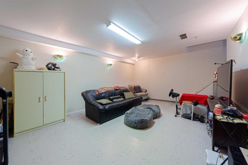 5412 14 Avenue Se, Calgary, AB - Indoor Photo Showing Other Room