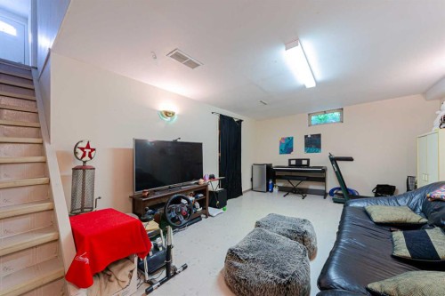 5412 14 Avenue Se, Calgary, AB - Indoor