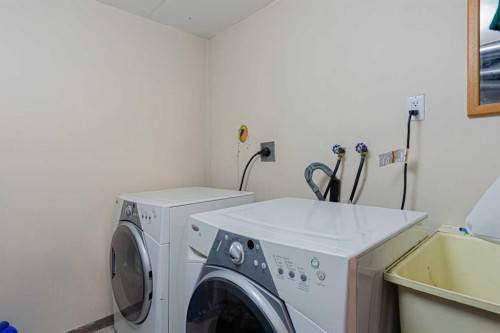 5412 14 Avenue Se, Calgary, AB - Indoor Photo Showing Laundry Room