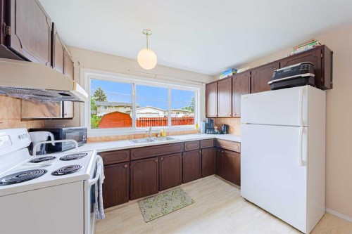 5412 14 Avenue Se, Calgary, AB - Indoor Photo Showing Kitchen With Double Sink