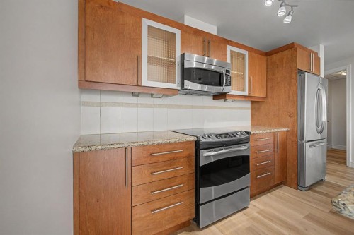 1900-817 15 Avenue Sw, Calgary, AB - Indoor Photo Showing Kitchen