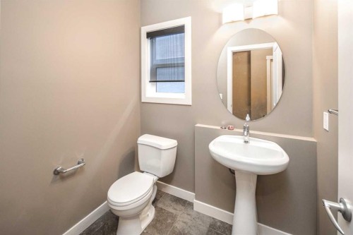10 Aspenshire Place Sw, Calgary, AB - Indoor Photo Showing Bathroom