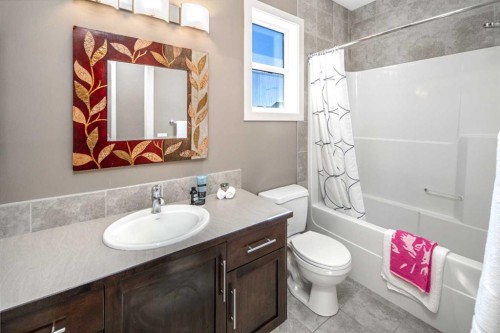 10 Aspenshire Place Sw, Calgary, AB - Indoor Photo Showing Bathroom