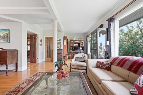 1909 21 Avenue Sw, Calgary, AB - Indoor Photo Showing Living Room