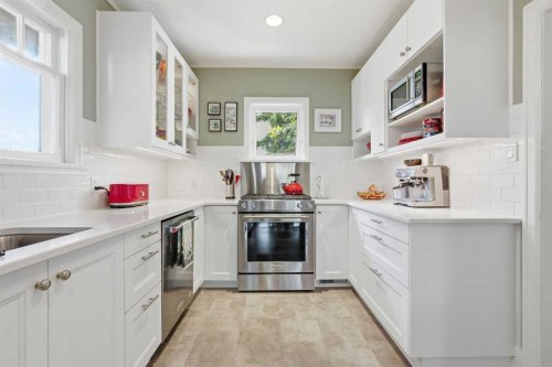 1909 21 Avenue Sw, Calgary, AB - Indoor Photo Showing Kitchen