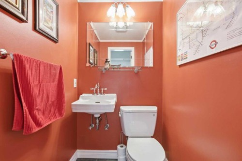 1909 21 Avenue Sw, Calgary, AB - Indoor Photo Showing Bathroom
