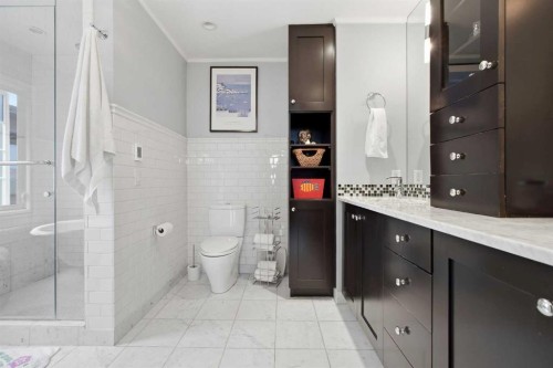 1909 21 Avenue Sw, Calgary, AB - Indoor Photo Showing Bathroom