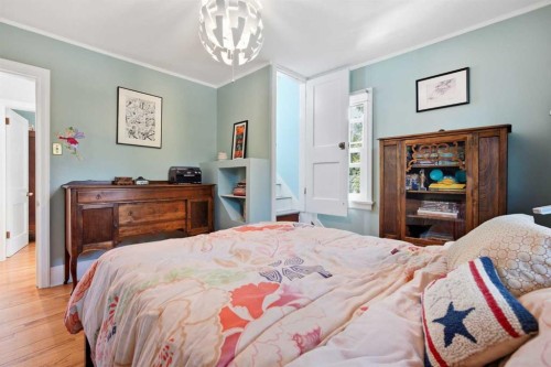 1909 21 Avenue Sw, Calgary, AB - Indoor Photo Showing Bedroom