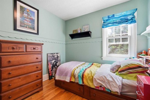 1909 21 Avenue Sw, Calgary, AB - Indoor Photo Showing Bedroom