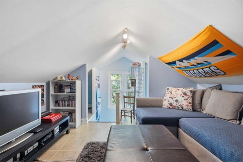 1909 21 Avenue Sw, Calgary, AB - Indoor Photo Showing Other Room
