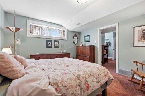 1909 21 Avenue Sw, Calgary, AB - Indoor Photo Showing Bedroom