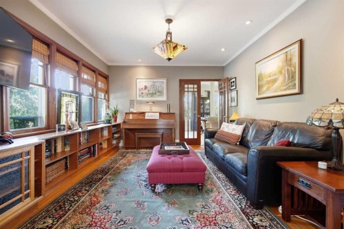 1909 21 Avenue Sw, Calgary, AB - Indoor Photo Showing Living Room