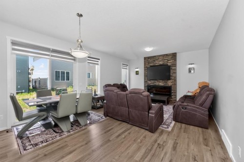 19 Cityline Heath Ne, Calgary, AB - Indoor Photo Showing Living Room