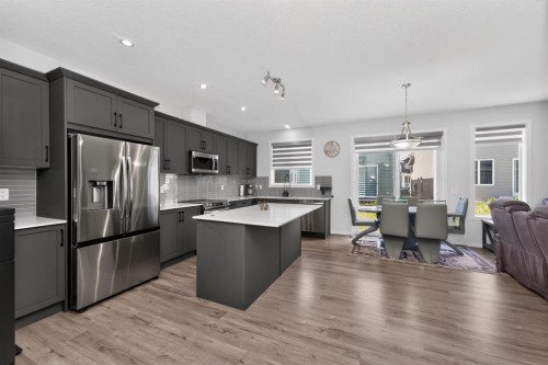 19 Cityline Heath Ne, Calgary, AB - Indoor Photo Showing Kitchen With Upgraded Kitchen
