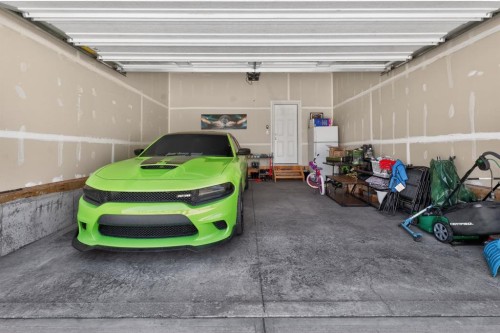 19 Cityline Heath Ne, Calgary, AB - Indoor Photo Showing Garage