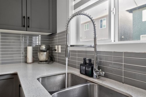 19 Cityline Heath Ne, Calgary, AB - Indoor Photo Showing Kitchen With Double Sink