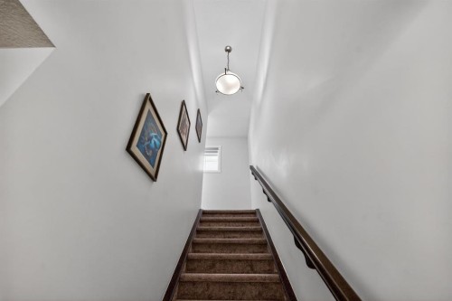 19 Cityline Heath Ne, Calgary, AB - Indoor Photo Showing Other Room