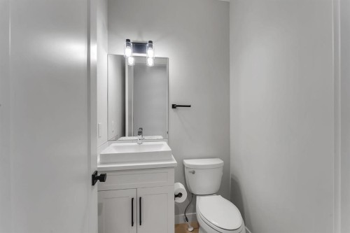 45 Carringsby Landing Nw, Calgary, AB - Indoor Photo Showing Bathroom