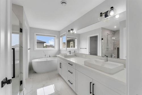 45 Carringsby Landing Nw, Calgary, AB - Indoor Photo Showing Bathroom
