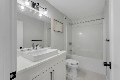 45 Carringsby Landing Nw, Calgary, AB - Indoor Photo Showing Bathroom