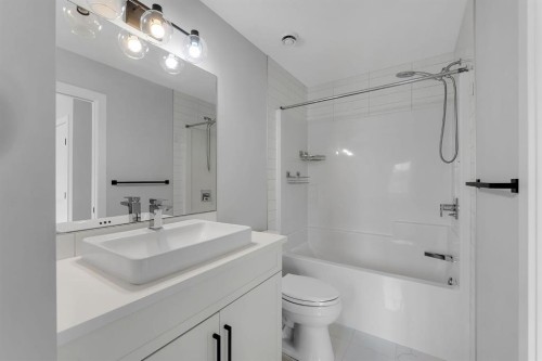 45 Carringsby Landing Nw, Calgary, AB - Indoor Photo Showing Bathroom