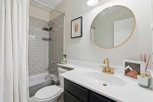 6503 Ranchview Drive Nw, Calgary, AB - Indoor Photo Showing Bathroom