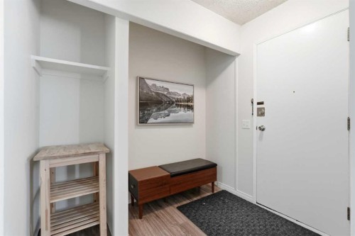 6503 Ranchview Drive Nw, Calgary, AB - Indoor Photo Showing Other Room