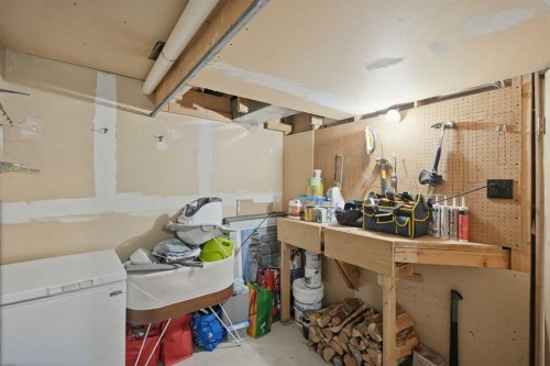 6503 Ranchview Drive Nw, Calgary, AB - Indoor Photo Showing Laundry Room