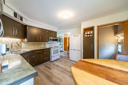 84 Waterloo Drive Sw, Calgary, AB - Indoor Photo Showing Kitchen With Double Sink