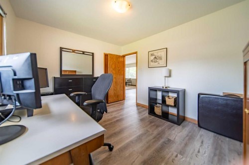 84 Waterloo Drive Sw, Calgary, AB - Indoor