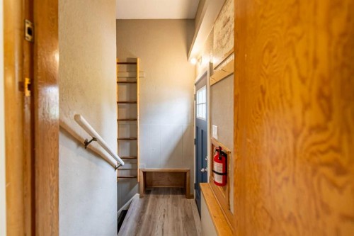 84 Waterloo Drive Sw, Calgary, AB - Indoor Photo Showing Other Room