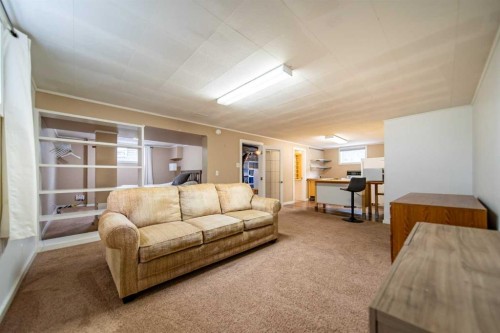 84 Waterloo Drive Sw, Calgary, AB - Indoor Photo Showing Living Room