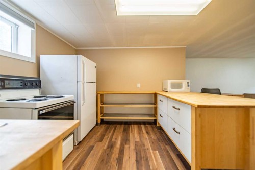 84 Waterloo Drive Sw, Calgary, AB - Indoor Photo Showing Kitchen