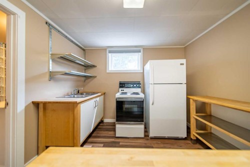 84 Waterloo Drive Sw, Calgary, AB - Indoor Photo Showing Laundry Room