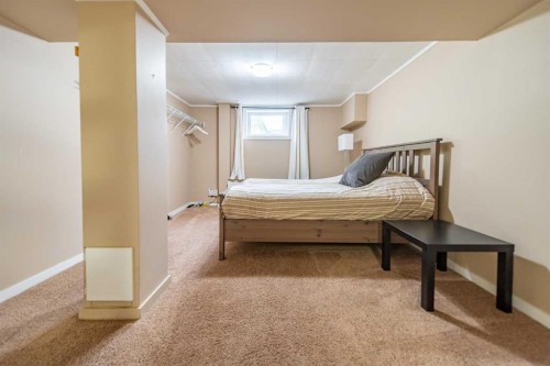 84 Waterloo Drive Sw, Calgary, AB - Indoor Photo Showing Bedroom