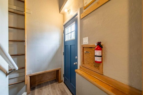 84 Waterloo Drive Sw, Calgary, AB - Indoor Photo Showing Other Room