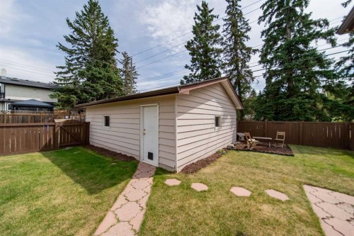 84 Waterloo Drive Sw, Calgary, AB - Outdoor