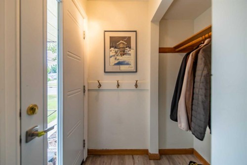 84 Waterloo Drive Sw, Calgary, AB - Indoor Photo Showing Other Room
