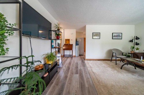 84 Waterloo Drive Sw, Calgary, AB - Indoor