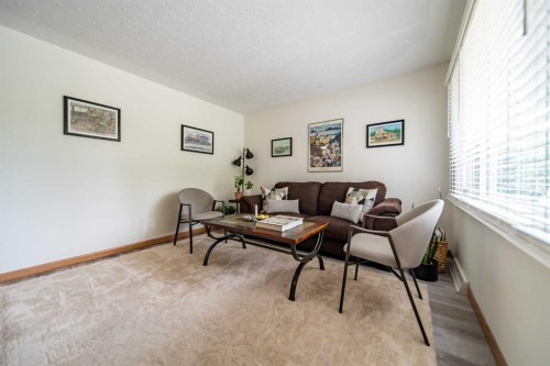 84 Waterloo Drive Sw, Calgary, AB - Indoor