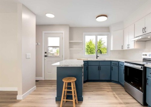 7956 71 Avenue Nw, Calgary, AB - Indoor Photo Showing Kitchen With Upgraded Kitchen