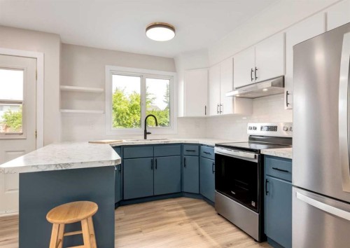 7956 71 Avenue Nw, Calgary, AB - Indoor Photo Showing Kitchen With Stainless Steel Kitchen With Upgraded Kitchen