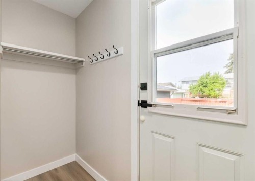 7956 71 Avenue Nw, Calgary, AB - Indoor Photo Showing Other Room