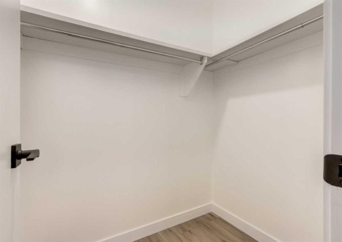 7956 71 Avenue Nw, Calgary, AB - Indoor With Storage